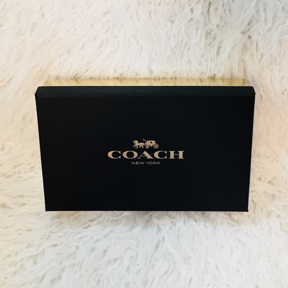 Coach F38641 Gold Boxed Star Glitter Wristlet - Picture 5 of 8